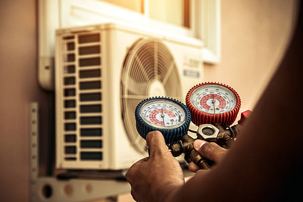 Professional Hvac Installation technician working in Lee, NH